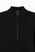 Flacher Halsbereich Strickkleid