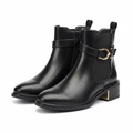 Produktfoto schwarze Stiefeletten weißer Hintergrund