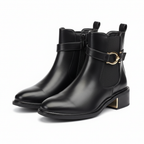 Produktfoto schwarze Stiefeletten weißer Hintergrund