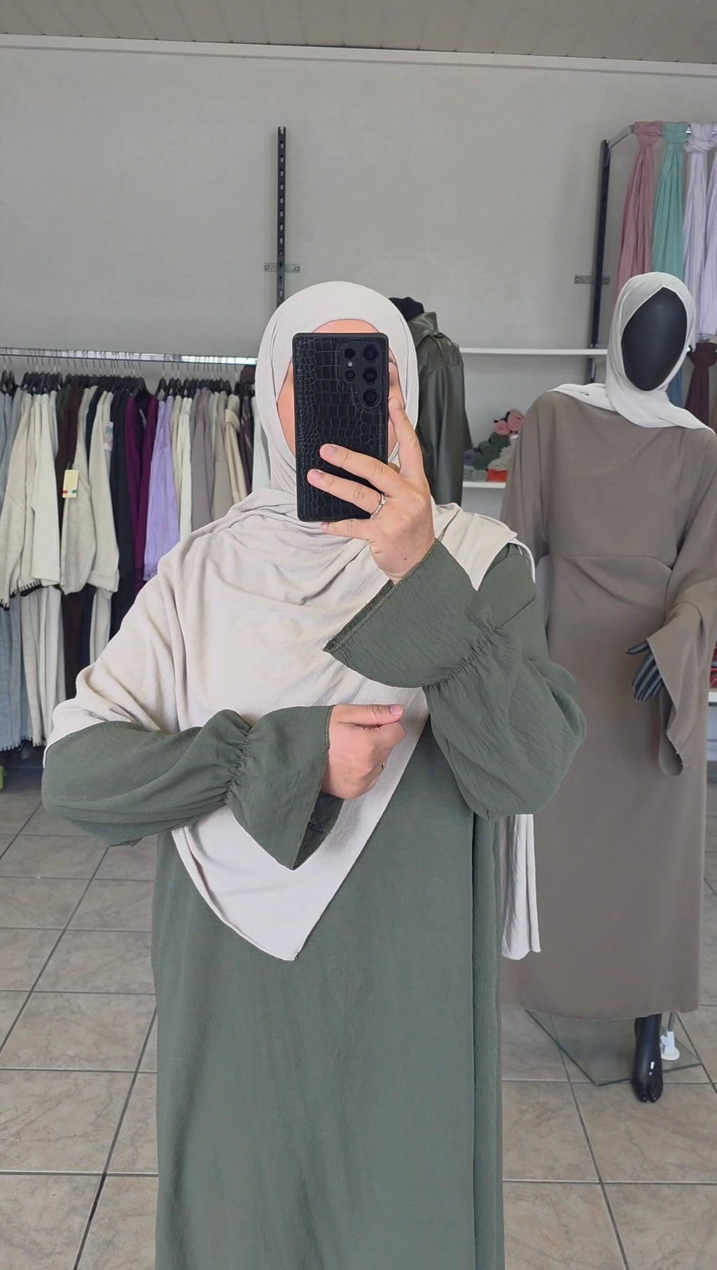Haya Abaya mit gerafften Ärmeln