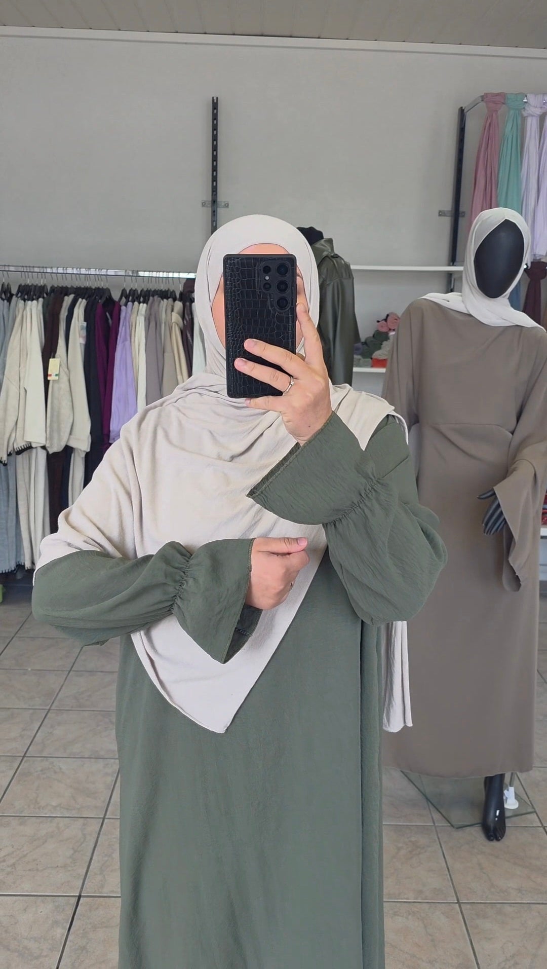 Haya Abaya mit gerafften Ärmeln