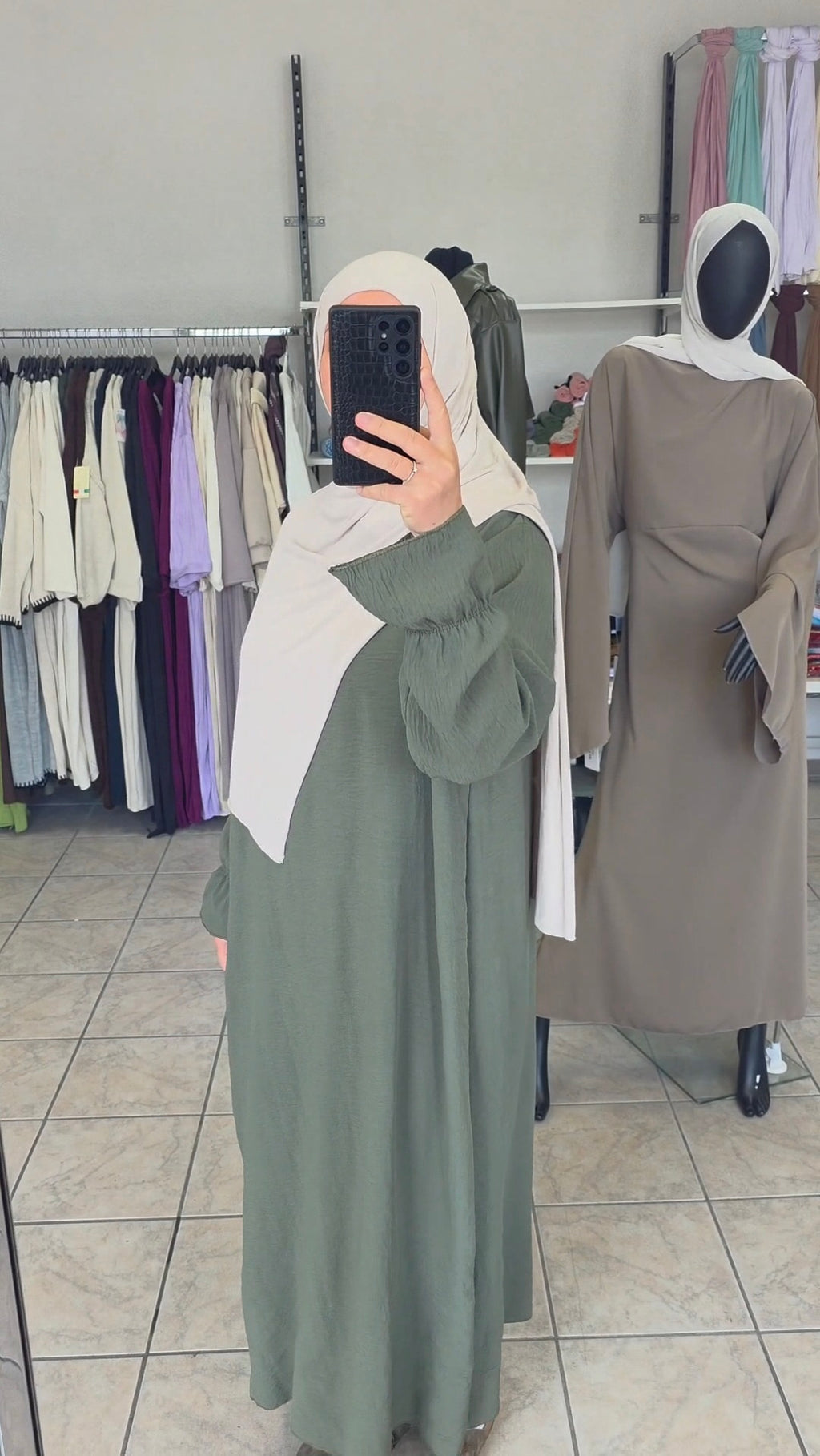 Haya Abaya mit gerafften Ärmeln
