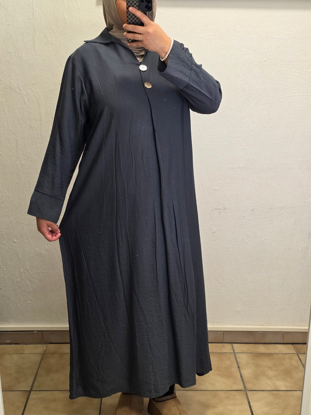 Viskosekleid mit Knopfdetails